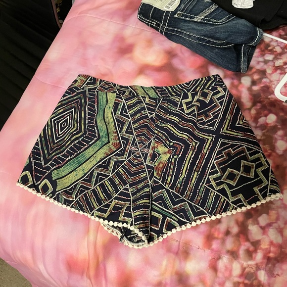 Bluetique Patterned Shorts - Picture 4 of 4